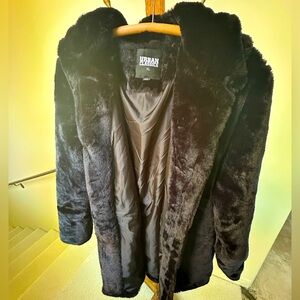 Fuzzy black hooded jacket with pockets - Urban Classics